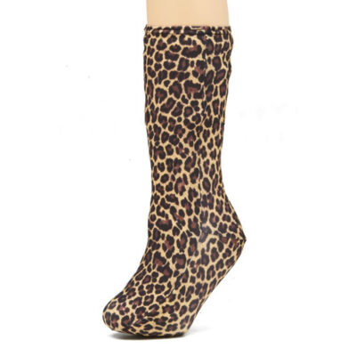 Stylish and comfortable leopard pattern leg cast cover.